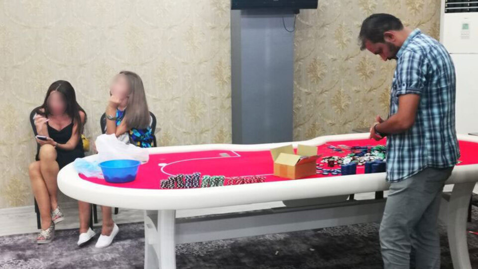 Kurpiyerli poker partisine baskın