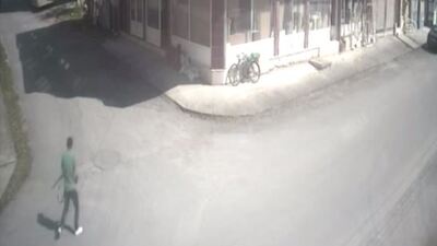 Eşini bacaklarından vurdu!