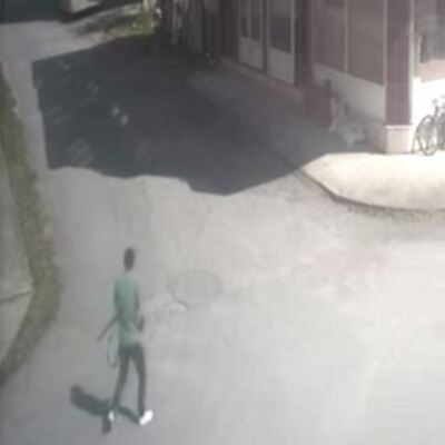 Eşini bacaklarından vurdu!