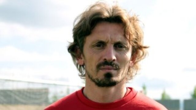 Orhan Ak kimdir?