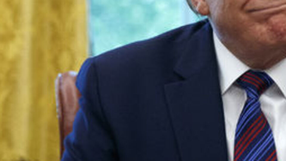 Trump'ın "duvarına" fon onayı