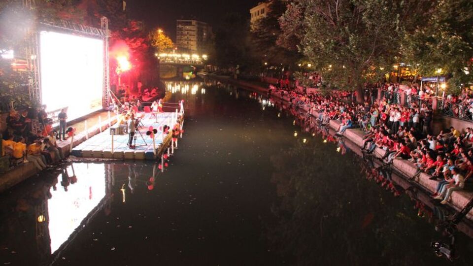 Alper Potuk'tan Eskişehirspor'a bağış