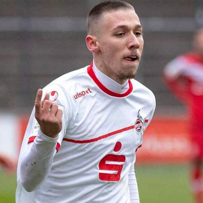 3 büyükler onun peşinde!