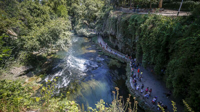 Düden Şelalesi'ne ziyaretçi ilgisi