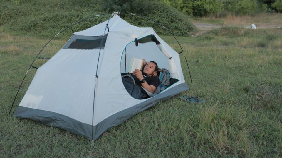 81 il, 500 ilçeyi otostopla gezdi