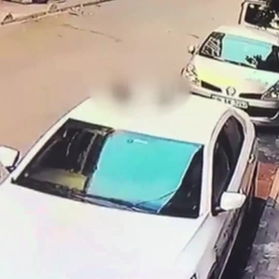 Kuzeni, Yunus bebeği çatıdan aşağı attı