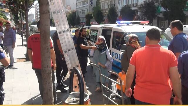 Sokak ortasında 'bu çocuk benim' kavgası