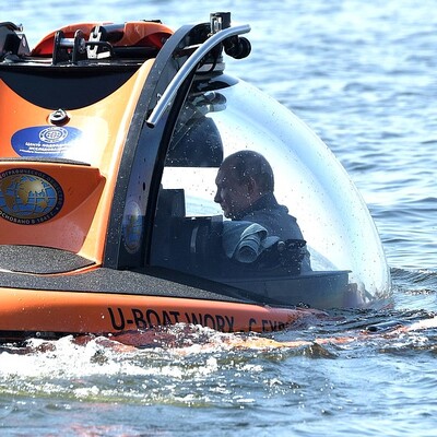 Putin'den denizaltı noktasına dalış!