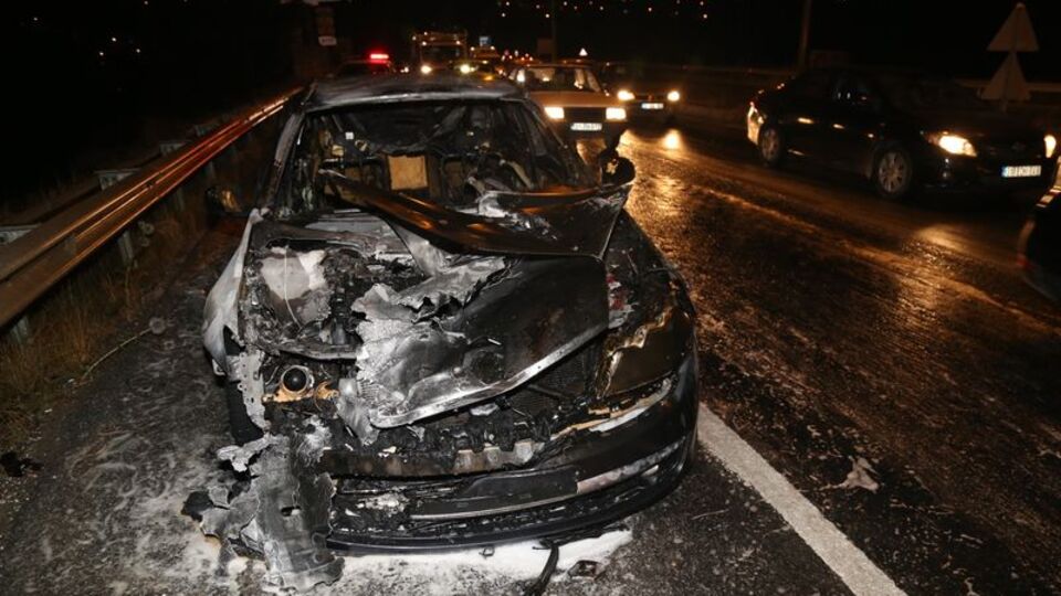 İki saat önce aldıkları otomobil kül oldu