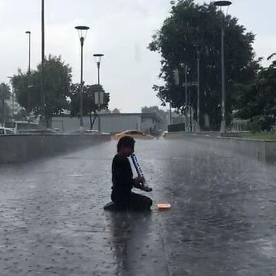 Küçük kız herkesi etkiledi!
