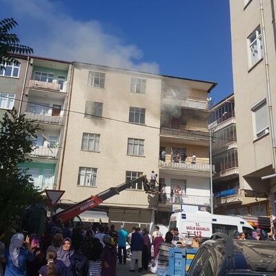 İş makinesiyle yangına müdahale