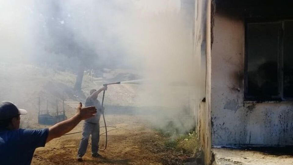 4,5 ton saman kül oldu