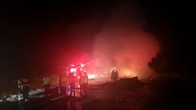 Mukavva yüklü kamyon alev alev yandı