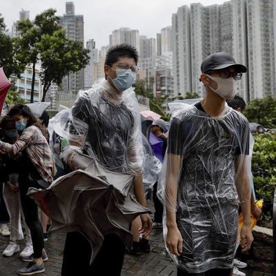 Hong Kong'ta gözaltına alınanlara gece sokağa çıkma yasağı!