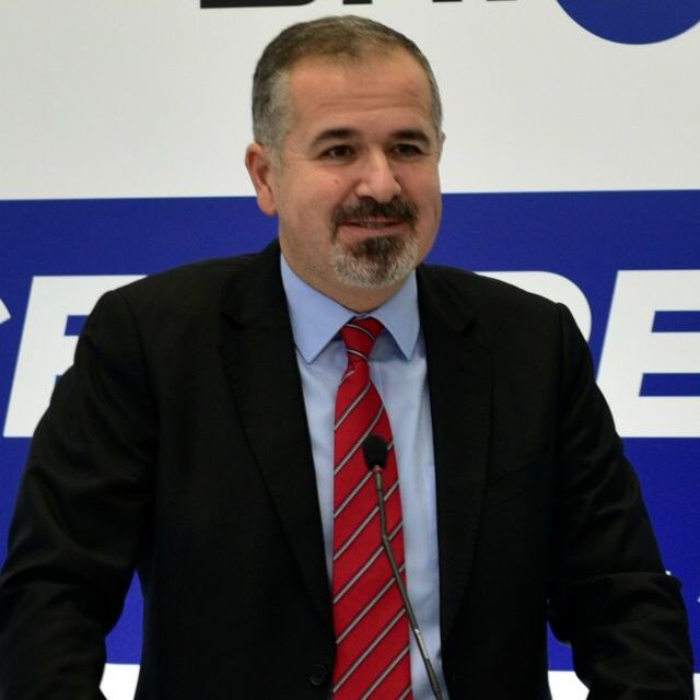 Cenk Alper kimdir?