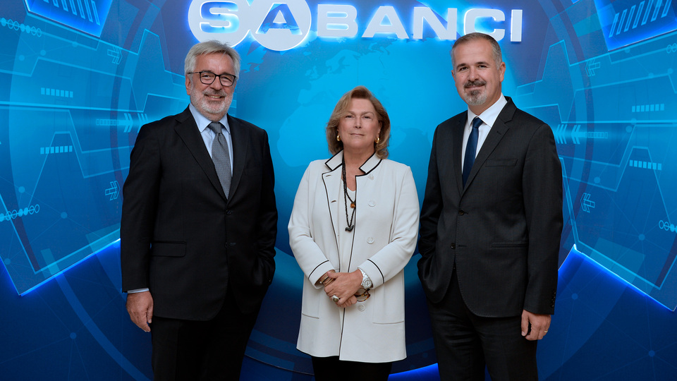 Sabancı'da bayrak değişimi