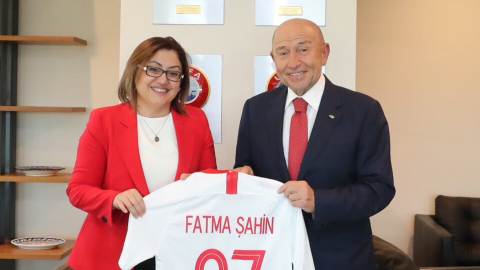 Fatma Şahin'den Özdemir'e ziyaret