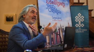 İskender Pala edebiyatçı gençlerle buluştu