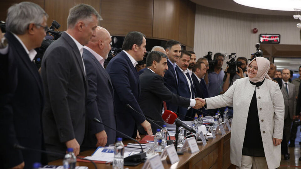 Memur ve emeklinin zam pazarlığı başladı