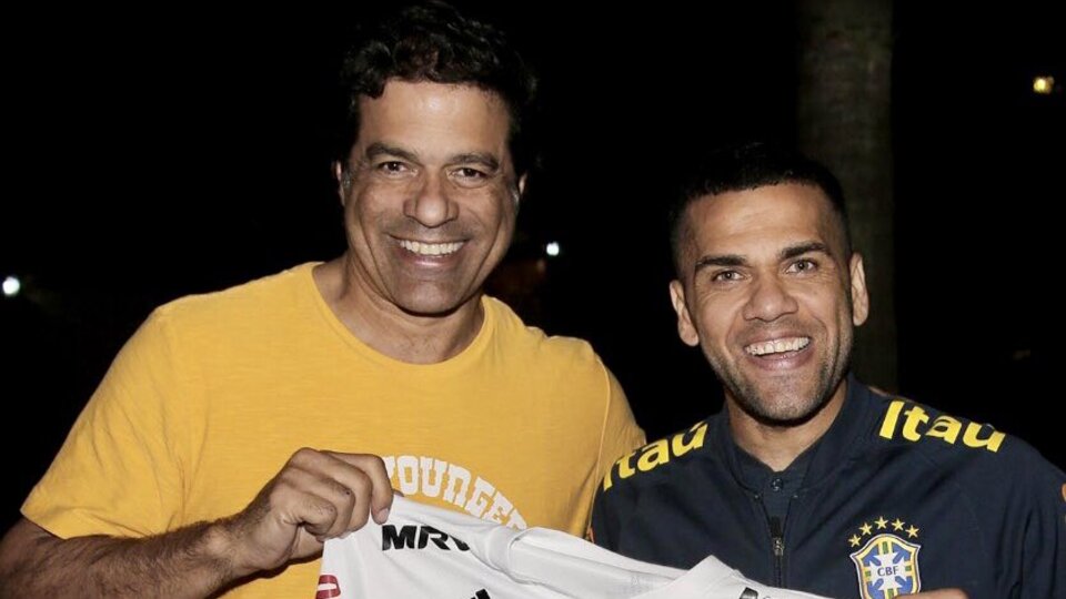 Dani Alves'ten sürpriz transfer!