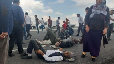 Şiddetli rüzgar minibüsü devirdi