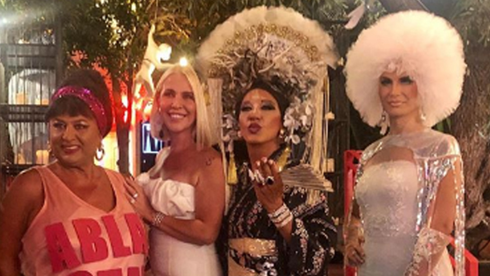 Sinan Engin'den eşine doğum günü sürprizi