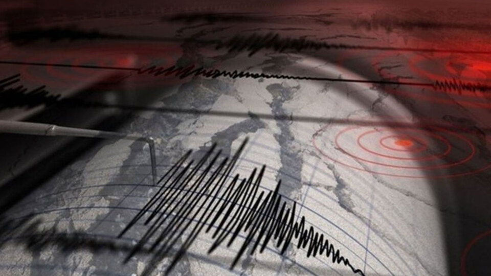 Endonezya'da şiddetli deprem! Tsunami uyarısı yapıldı!