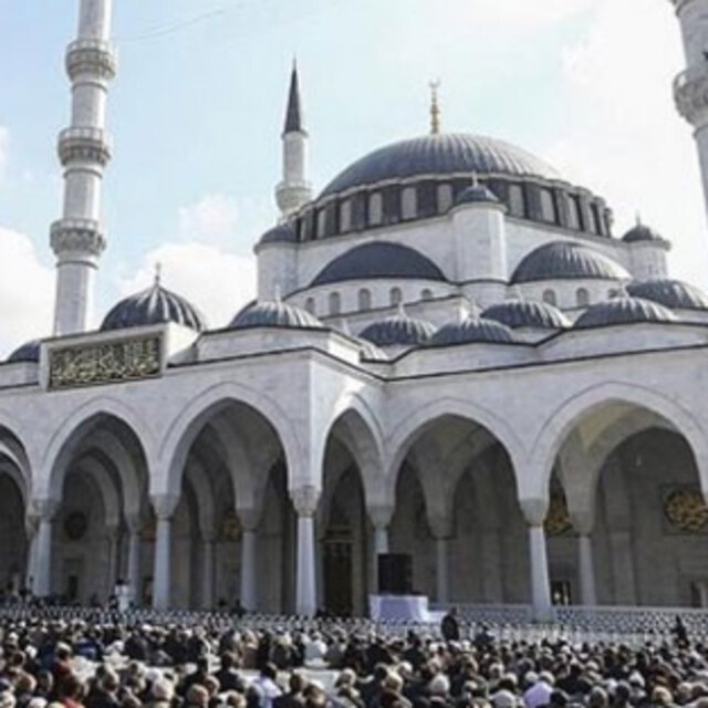 2 Ağustos İzmir Cuma namazı saat kaçta?