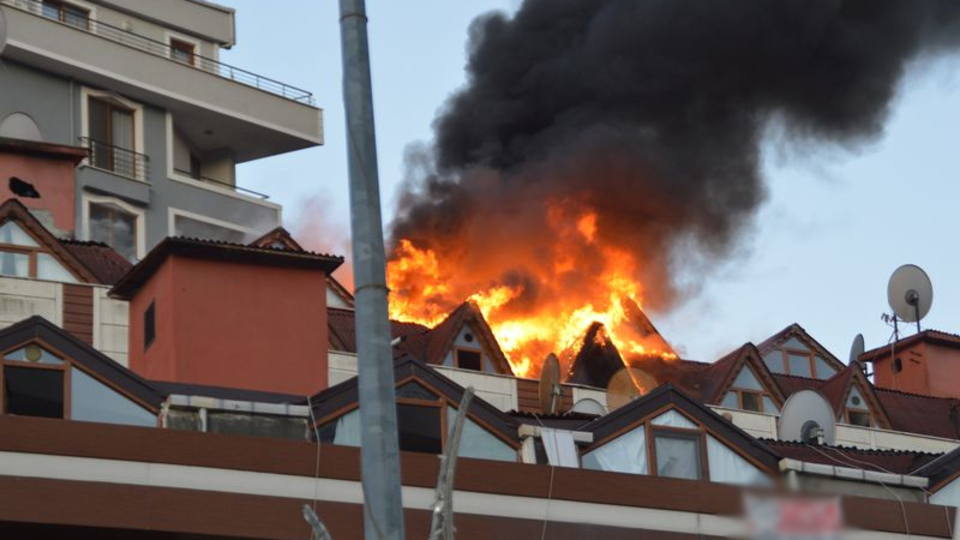 Şişli'de korkutan yangın!