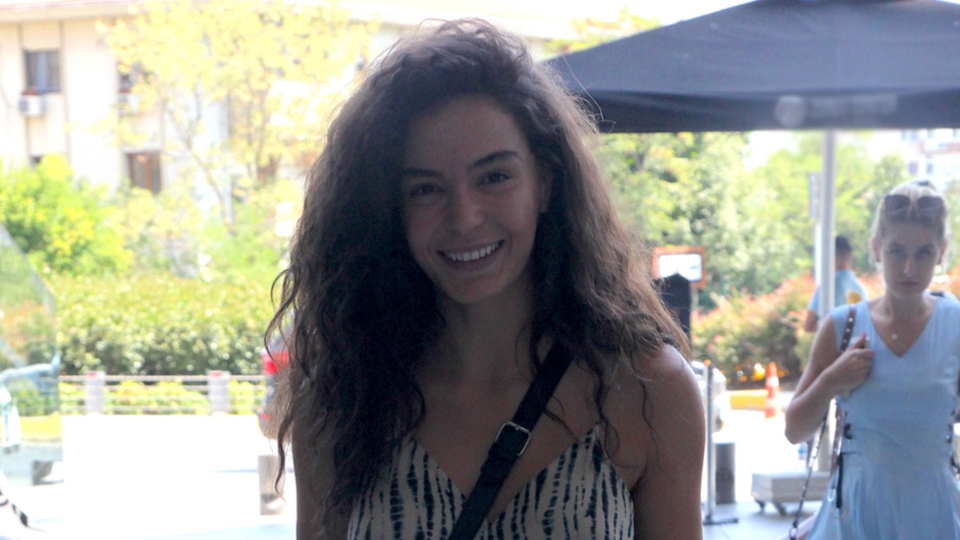 Ünlü oyuncu makyajsız görüntülendi