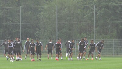 Beşiktaş yağmur altında çalıştı