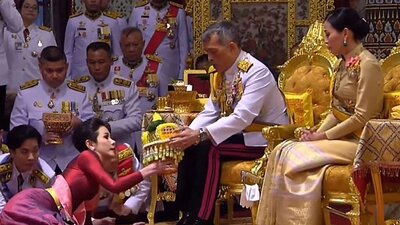 Şimdi de 'resmi metresini' ilan etti!