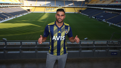 Deniz Türüç resmen Fenerbahçe'de