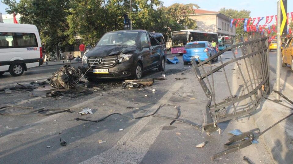 Beşiktaş'ta akılalmaz kaza! Motoru fırladı!