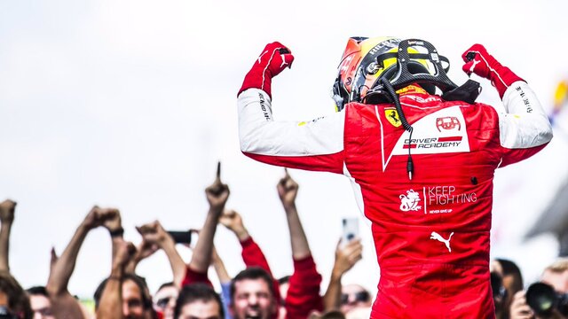 Mick Schumacher'den ilk birincilik!