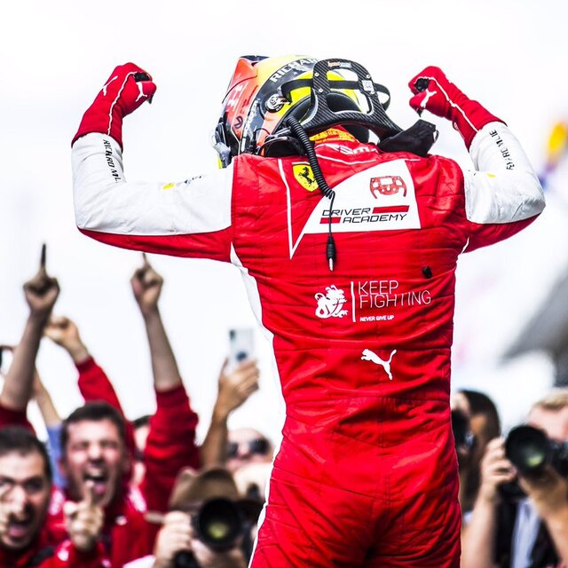 Mick Schumacher'den ilk birincilik!