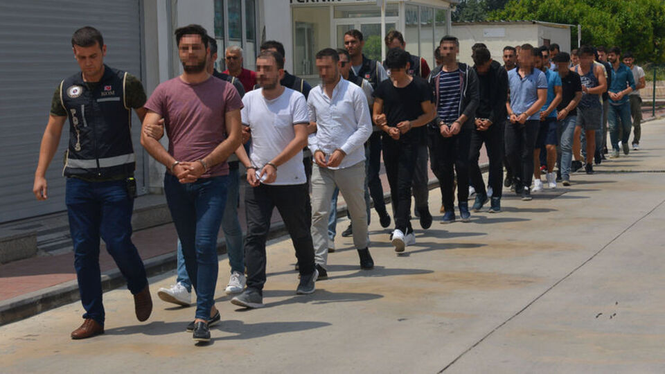 FETÖ şüphelisi 41 polis Adana'ya getirildi