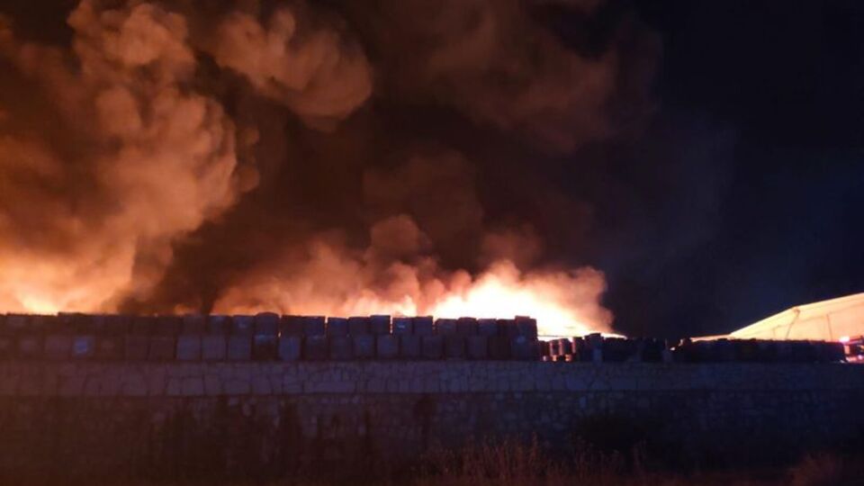 Denizli'de korkutan yangın! Patlamalar yaşandı