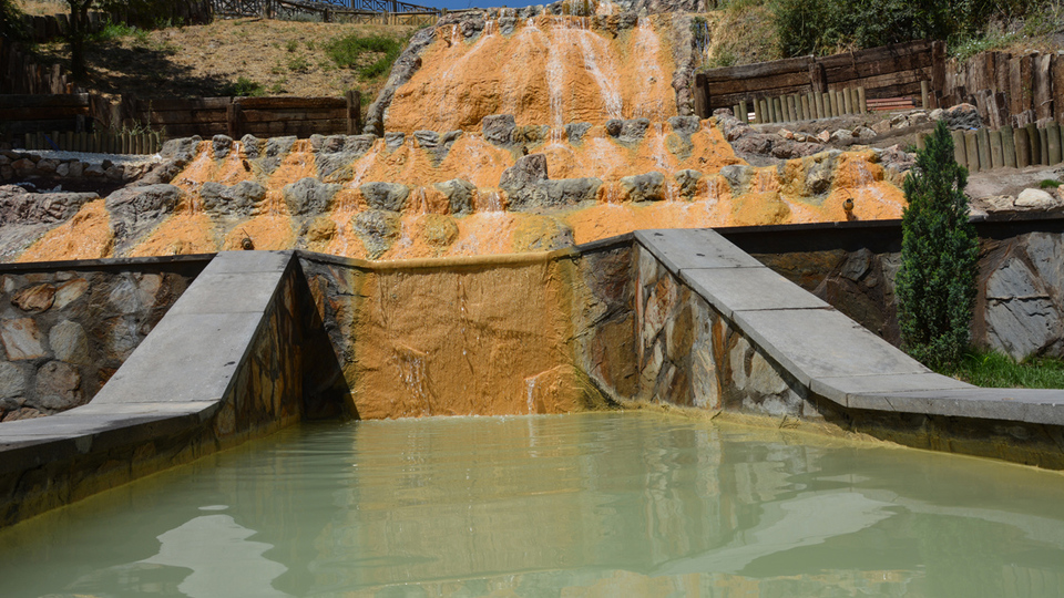 Bidon bidon dolduruyorlar!