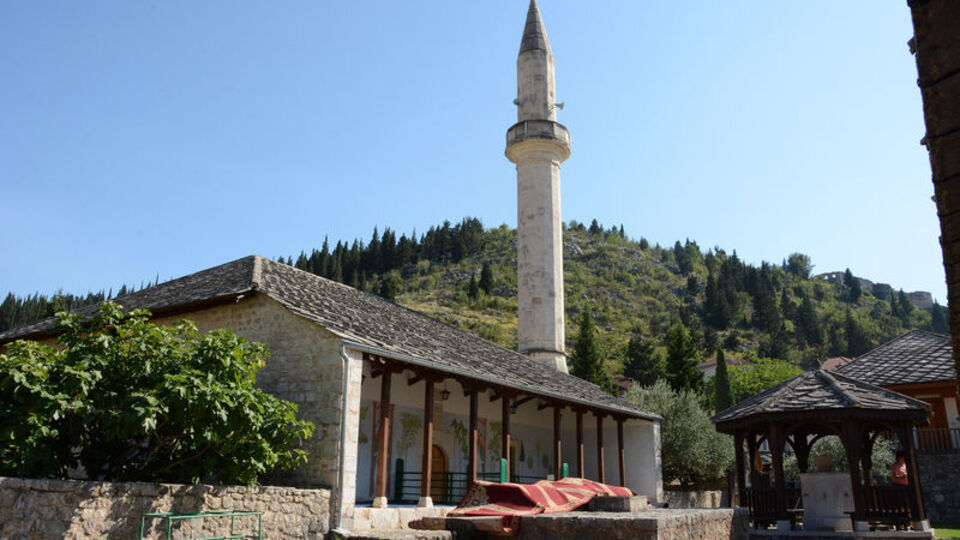 Beş asırlık Osmanlı camisi büyülüyor