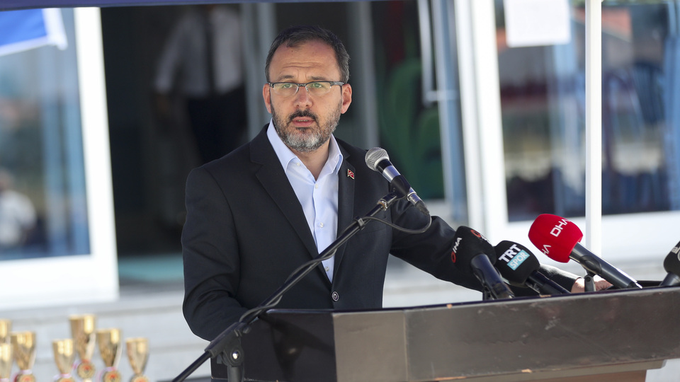 Kasapoğlu'ndan basketbolculara tebrik