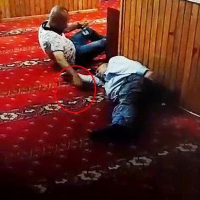 Camide uzanma numarasıyla hırsızlık!
