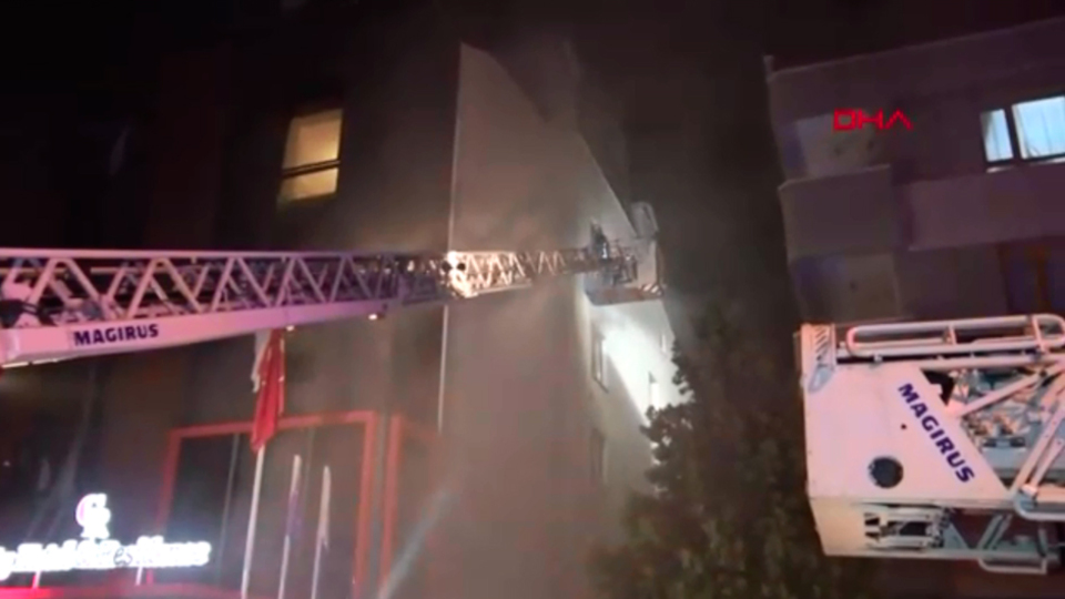 Ankara'da otelde yangın! 10 kişi hastaneye kaldırıldı