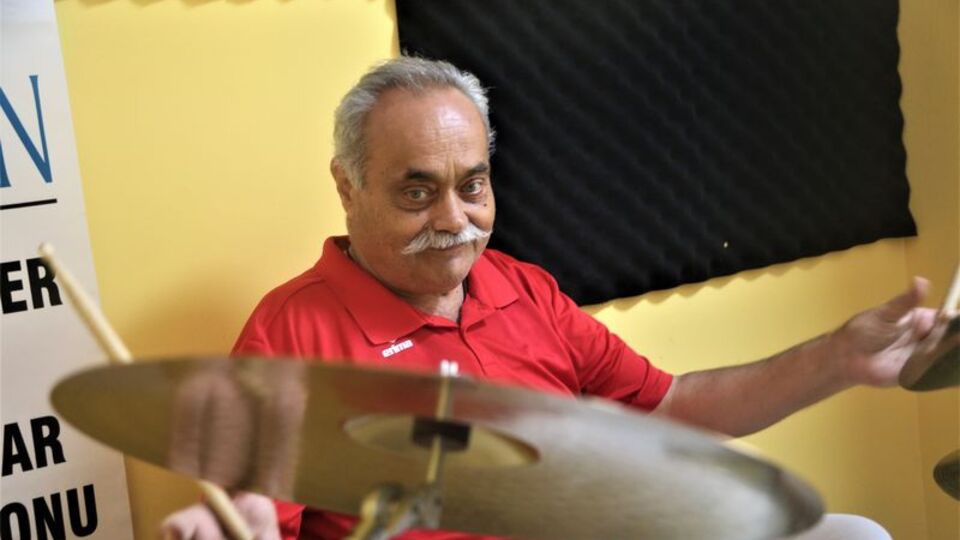 160 saat bateri çalmayı deneyecek