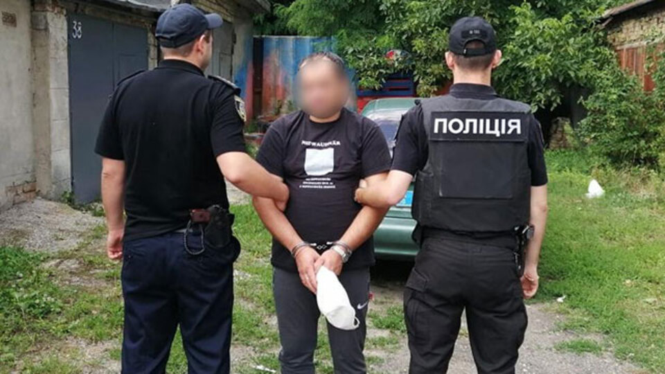 Taksici, parası olmayan müşteriyi bodruma zincirledi