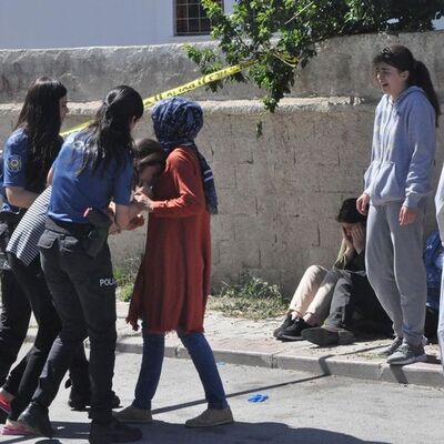 Yolunu kesti dehşet saçtı!