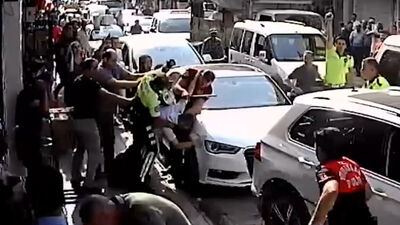 Esnaf ile polis arasında arbede! Bir anda ortalık karıştı