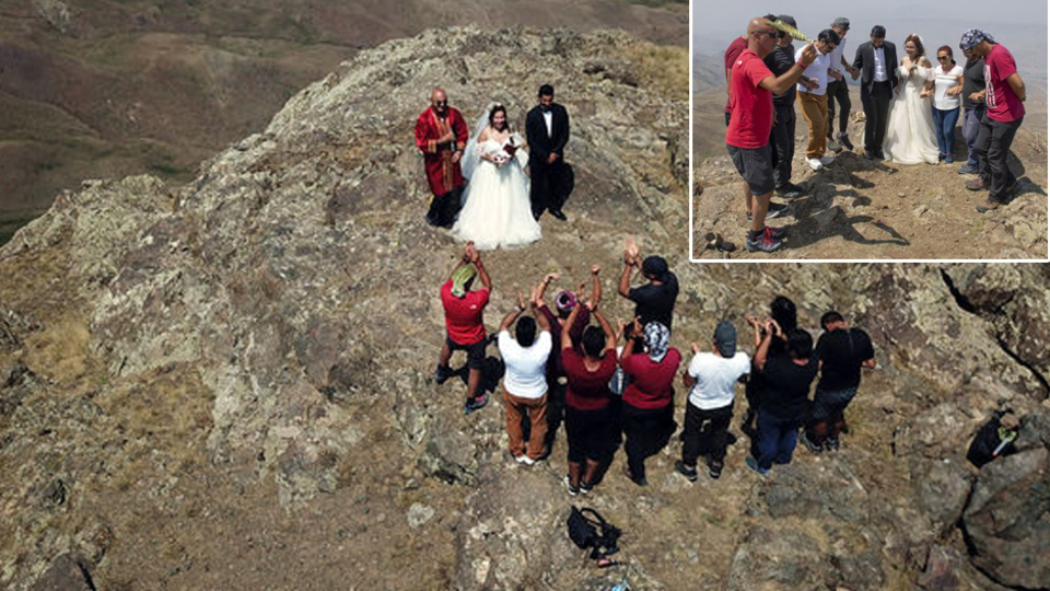2550 metrelik zirvede evlendiler!
