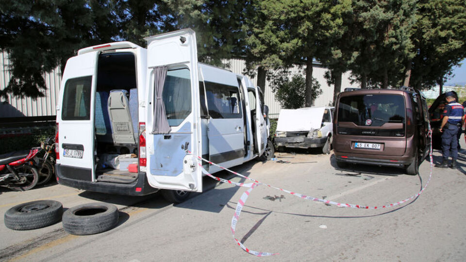 Manisa'da feci kaza! 16 yaralı