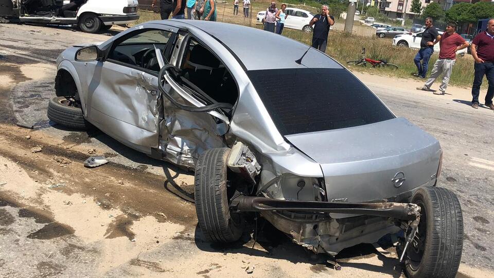 Karşı şerit faciası! Nişanlı çiftin gezisi ölümle bitti